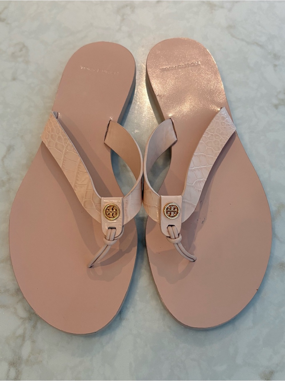 Tory Burch Croc-EmbossedThong Sandals